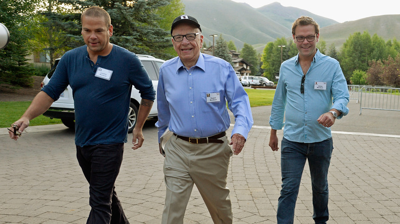 Rupert Murdoch, Lachlan Murdoch, James Murdoch walking