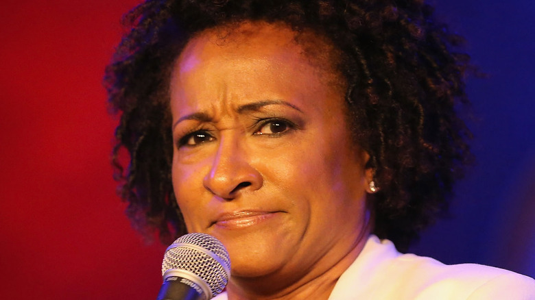 Wanda Sykes holding a microphone