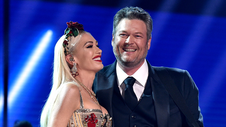 Gwen Stefani and Blake Shelton perform together 