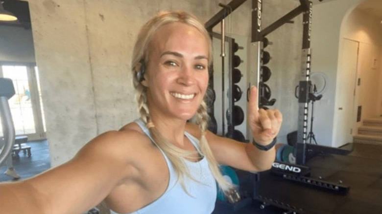 Carrie Underwood working out