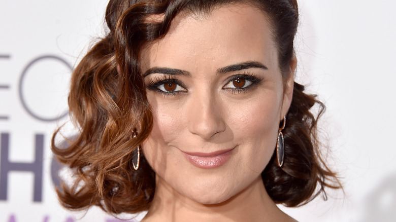 Cote de Pablo short hair