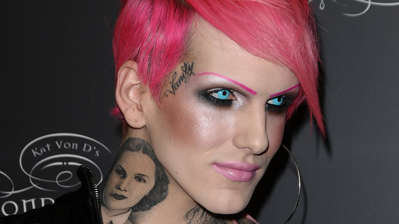 Jeffree Star with pink hair