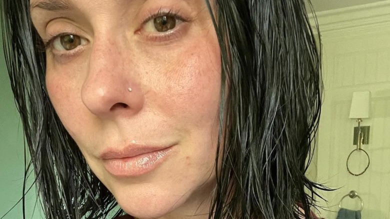 Jennifer Love Hewitt shares make-up free selfie