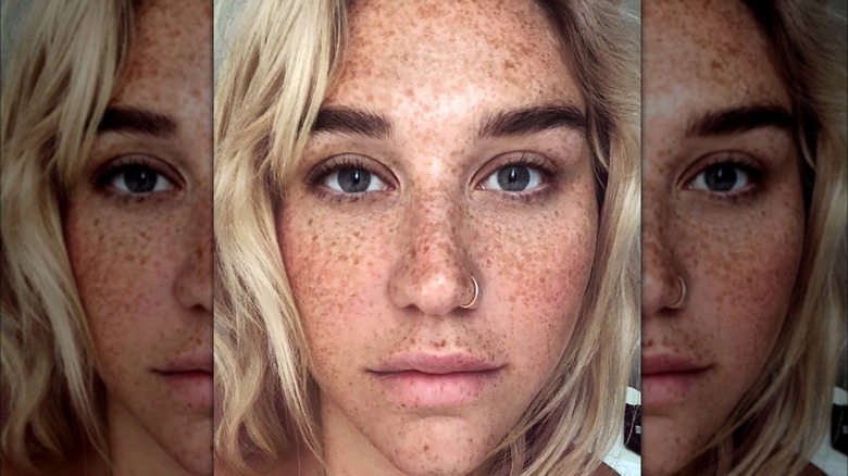 Kesha no makeup selfie