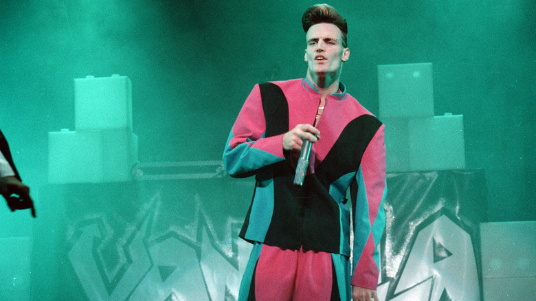 Vanilla Ice performing