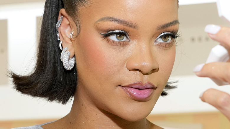 Here S What Rihanna Really Looks Like Without Makeup