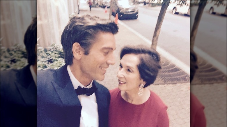 David Muir smiles at his mother