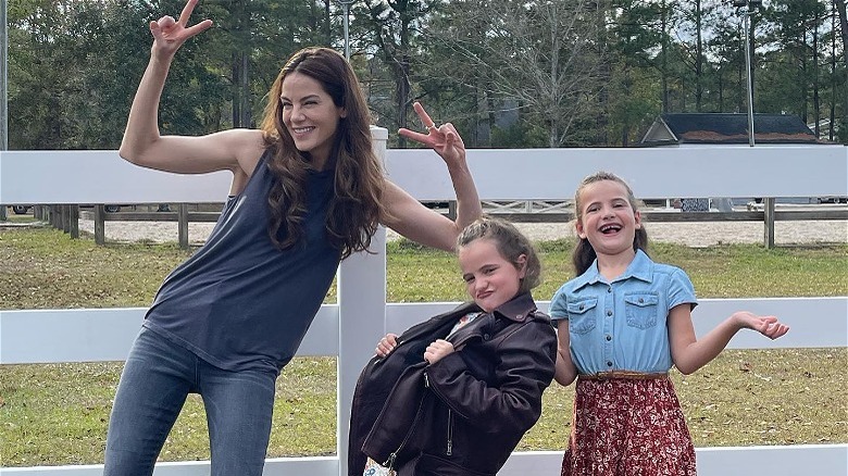 Michelle Monaghan and the Mason twins