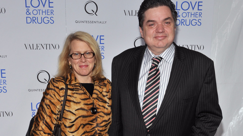 Camilla Campbell and Oliver Platt pose together