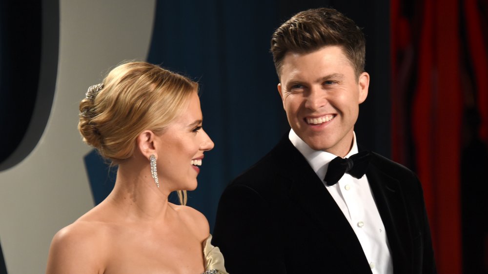 Scarlett Johansson (L) and Colin Jost attend the 2020 Vanity Fair Oscar Party hosted by Radhika Jones