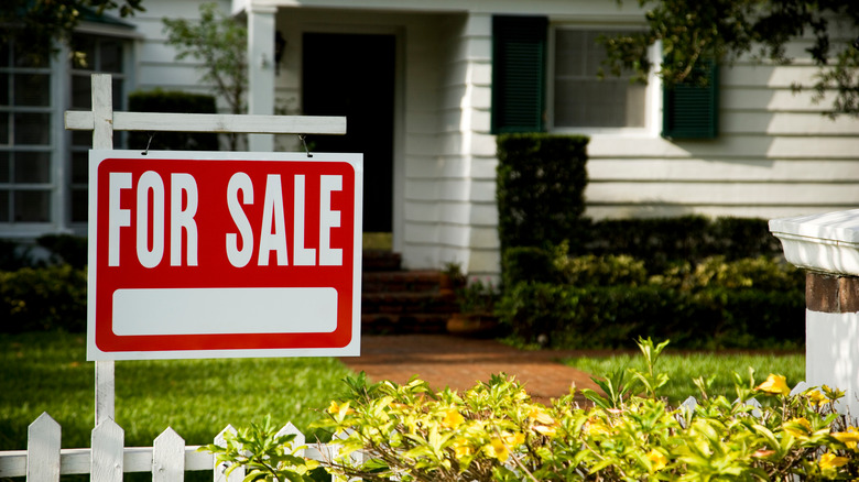 House for sale sign