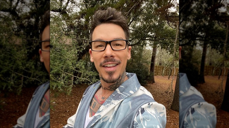 David Bromstad selfie with black glasses