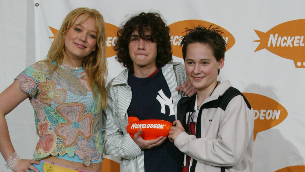 Hilary Duff and the cast of Lizzie McGuire 