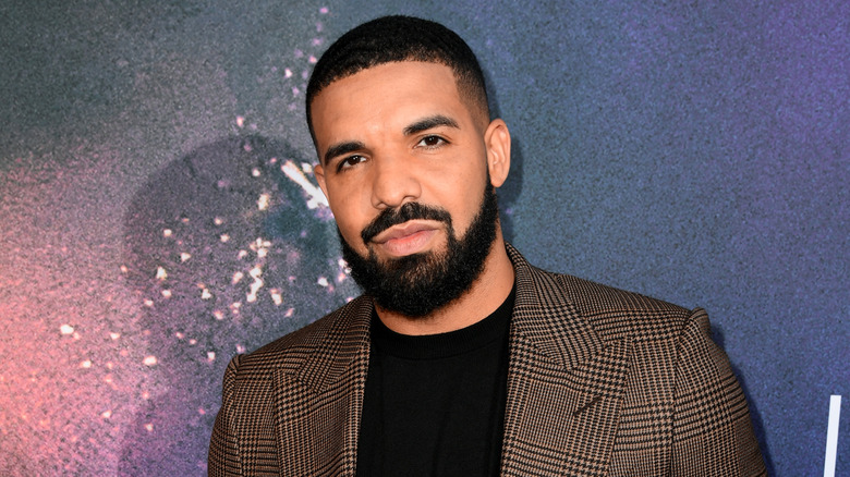 Drake posing at an event