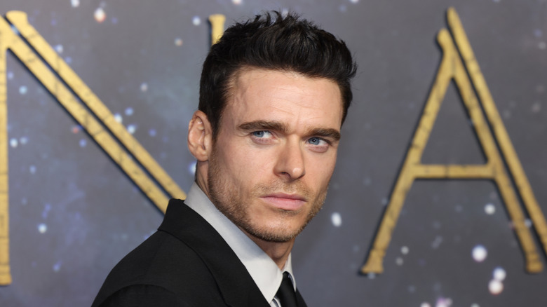 Richard Madden posing at an event