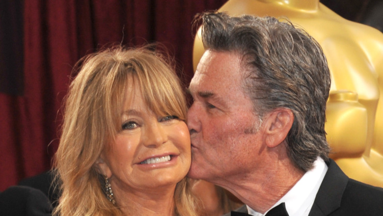 Kurt Russell kissing Goldie Hawn's cheek