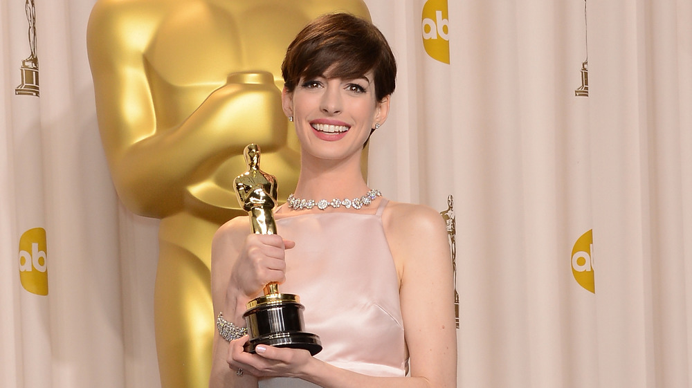Oscars 2022 Anne Hathaway