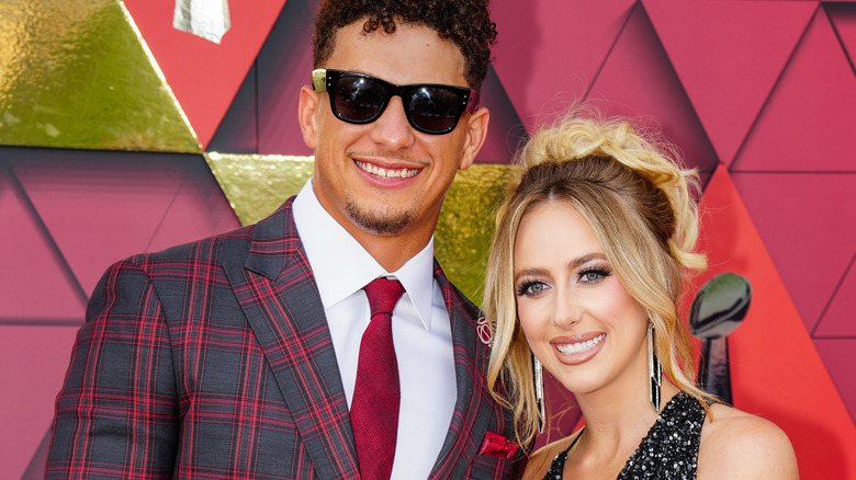 Patrick Mahomes and Brittany Mahomes posing