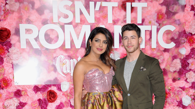 Priyanka Chopra and Nick Jonas posing