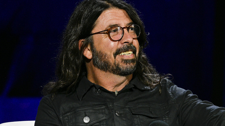 Dave Grohl posing