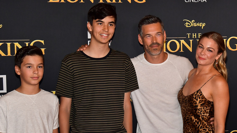 Leann Rimes and Eddie Cibrian posing with his kids