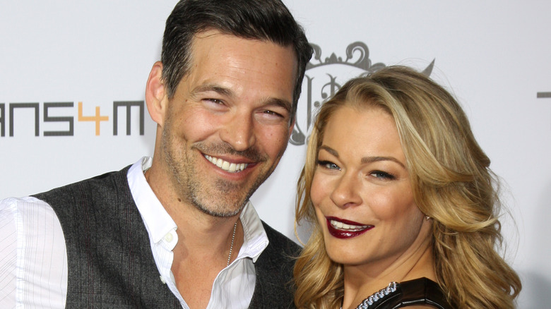 Eddie Cibrian and Leann Rimes smiling on red carpet