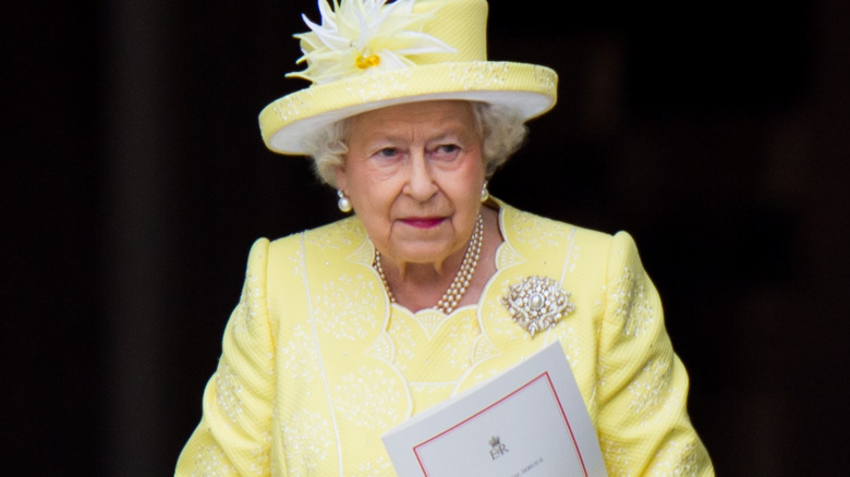 Queen Elizabeth dressed in yellow