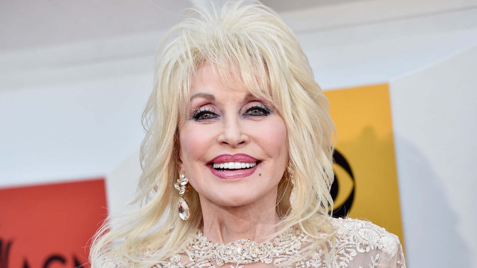 How Dolly Parton Saved A Child From Getting Hit By A Car On Her Movie Set