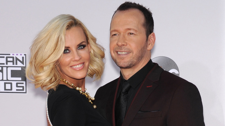 Jenny McCarthy and Donnie Wahlberg posing on the red carpet 