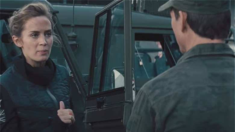  Emily Blunt and Tom Cruise in Edge of Tomorrow