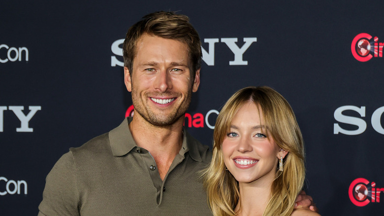 Glen Powell and Sydney Sweeney smiling