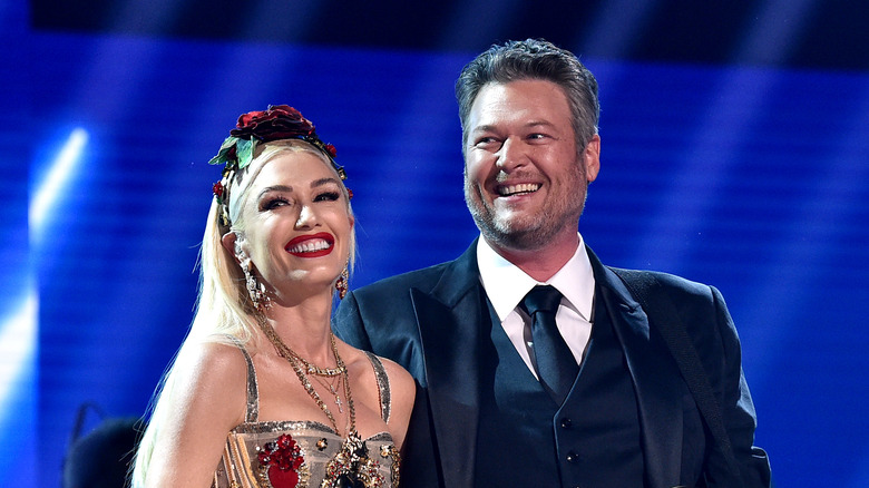 Gwen Stefani Blake Shelton perform Grammys