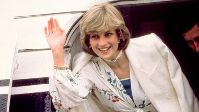 Princess Diana waving