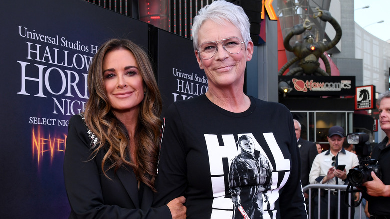 Kyle Richards and Jamie Lee Curtis pose 