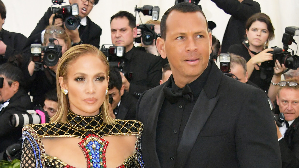 Jennifer Lopez and Alex Rodriguez posing