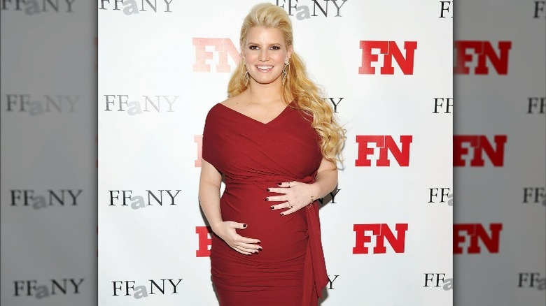 Jessica Simpson cradling baby bump