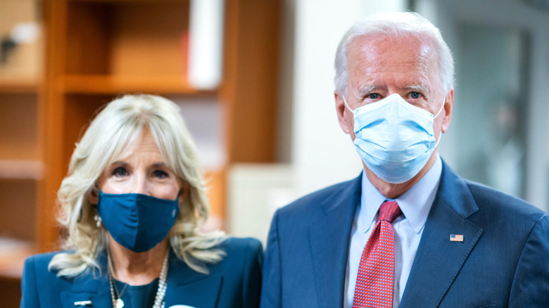 Jill Biden and Joe Biden wearing face masks