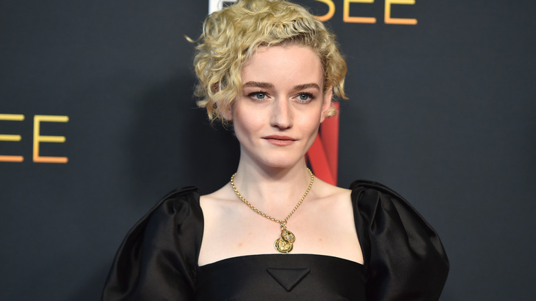 Julia Garner posing at an event