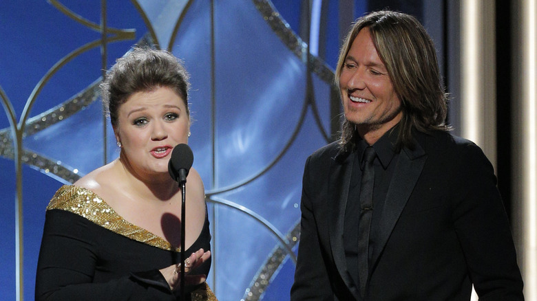 How Kelly Clarkson Made Keith Urban Cry 0536