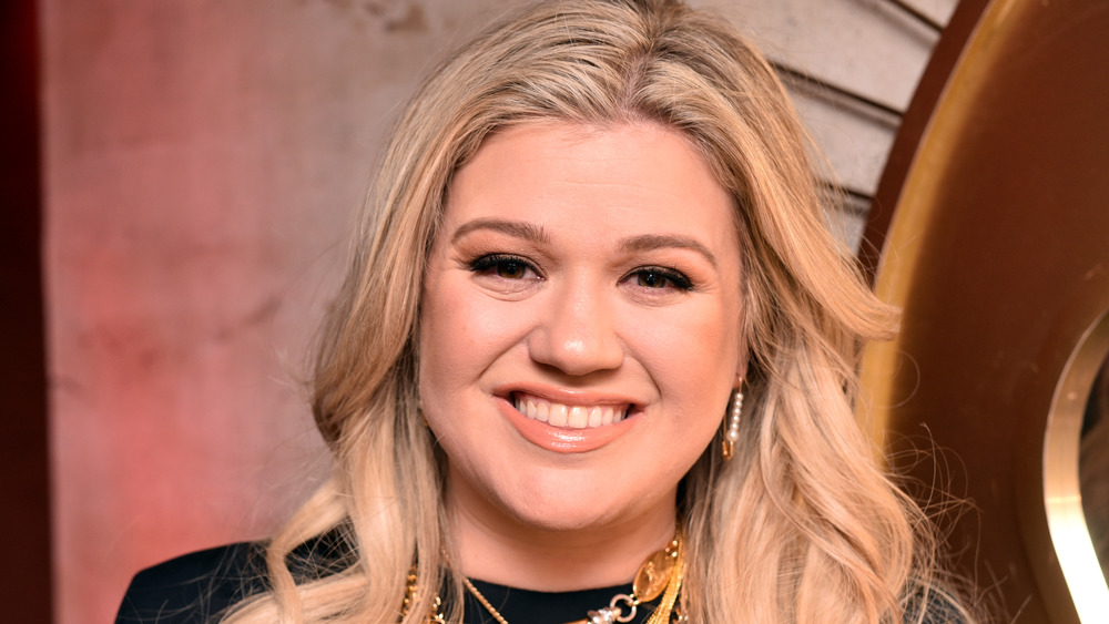 Kelly Clarkson smiling