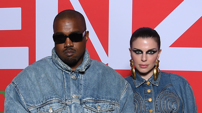 Kanye "Ye" West and Julia Fox posing