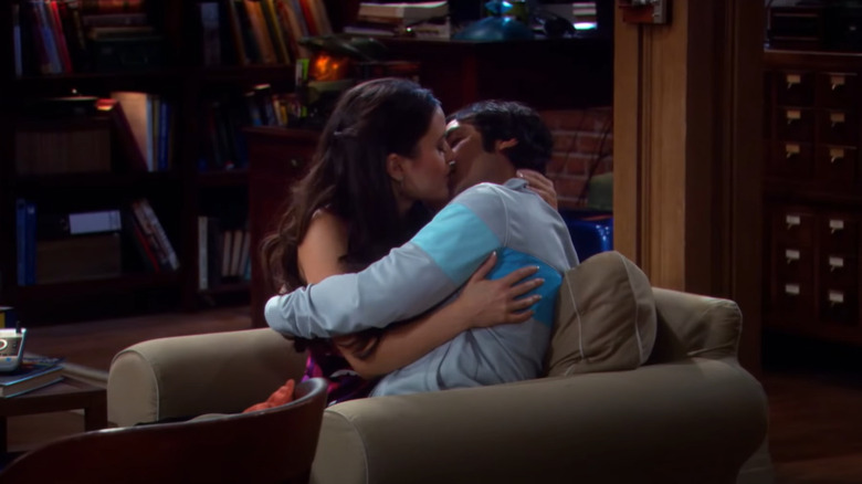 Danica McKellar, Kunal Nuyyar kissing