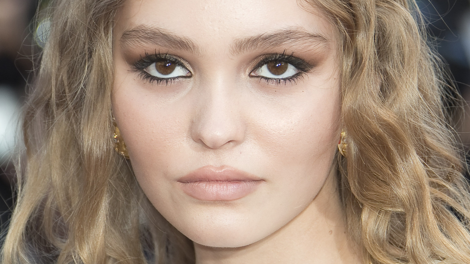 How To Recreate LilyRose Depps Smoky Eye In 3 Easy Steps According To  Her Makeup Artist