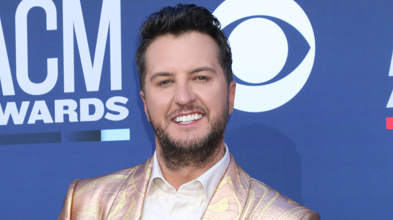 Luke Bryan smiling 