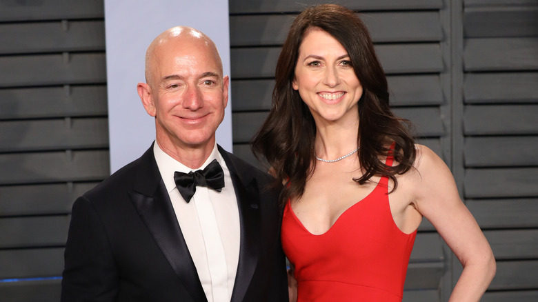 Jeff Bezos (L) and MacKenzie Scott at the 2018 Vanity Fair Oscar Party 