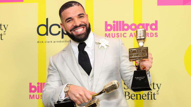 Drake smiling on the red carpet