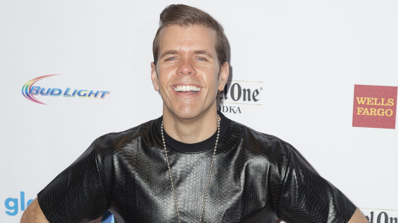 Perez Hilton posing on red carpet event