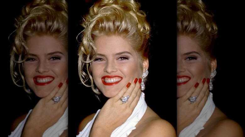 Anna Nicole Smith with engagement ring 