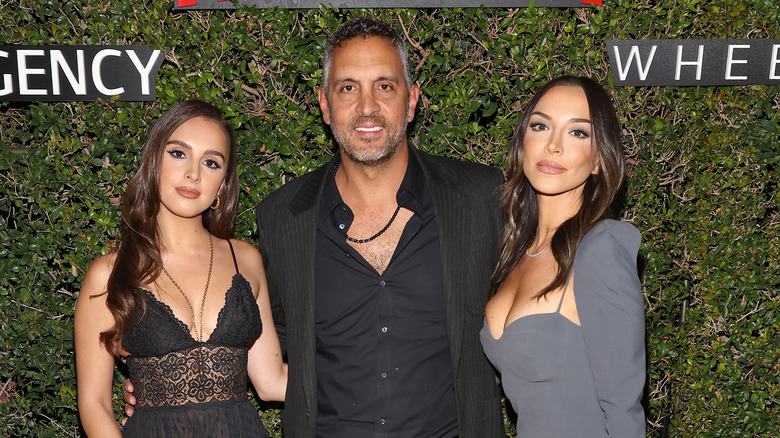 Mauricio Umansky smiling with daughters Alexia Umansky and Farrah Brittany