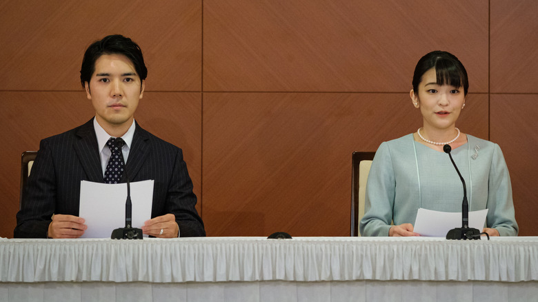 Kei Komuro and Princess Mako announcing their marriage at a press conference